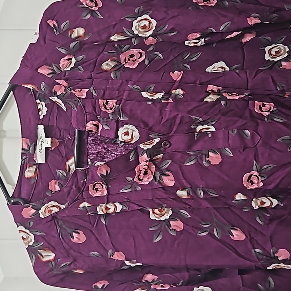 Monday Fun Stitch Fix Hi-Low Floral Blouse Top - Picture 3 of 7